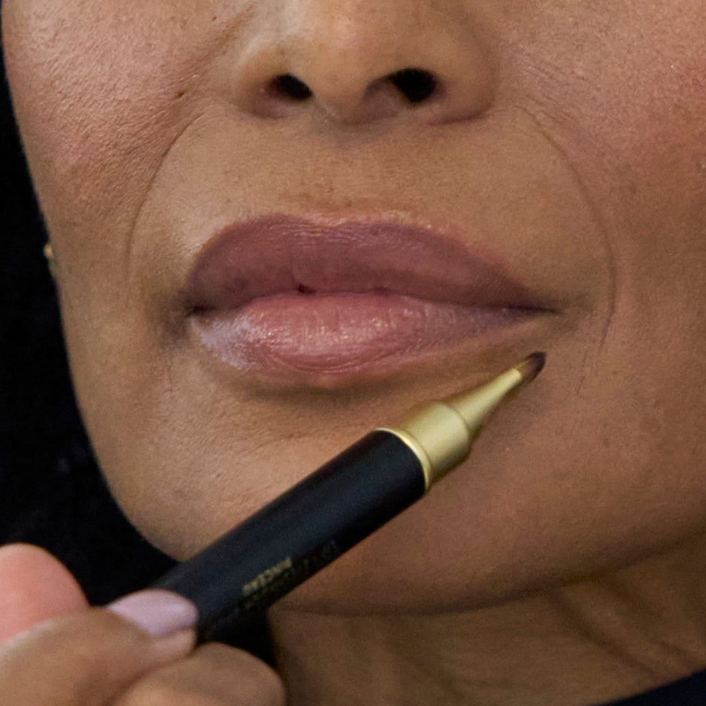 Dual-Ended Retractable Lip + Eyeshadow Brush